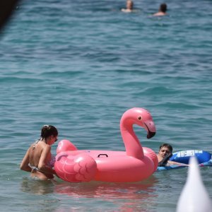 Vodice: Rijetki kupači potražili osvježenje na gradskoj plaži