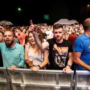 Hladno pivo nastupili na drugom danu Pine festa