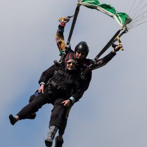 Umirovljenički skok s padobranom