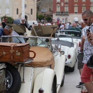 Izložba oldtimera na splitskoj Rivi