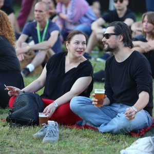 Glumica Jelena Miholjević sa suprugom Darijom na INmusic festivalu