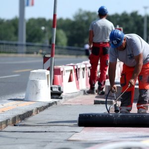 Bandić obišao radnike na Mostu slobode i počastio ih ćevapima