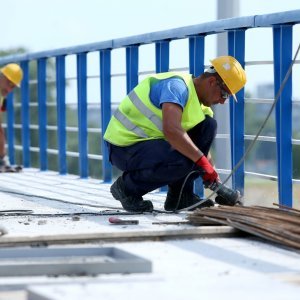 Bandić obišao radnike na Mostu slobode i počastio ih ćevapima