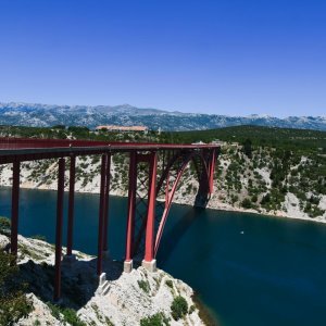 Maslenica: Otvorenje sezone bungee jumpinga s Masleničkog mosta