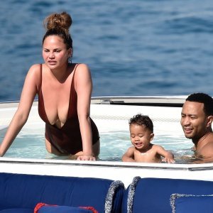 Chrissy Teigen i John Legends djecom na odmoru