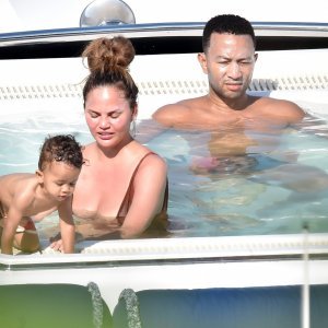 Chrissy Teigen i John Legends djecom na odmoru