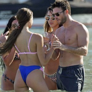 Scott Eastwood uživa na Mikonosu