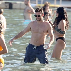 Scott Eastwood uživa na Mikonosu