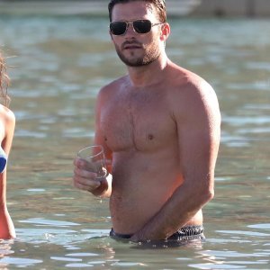 Scott Eastwood uživa na Mikonosu