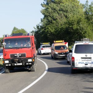 Vrpolje: Vatrogasno vozilo sletilo s ceste
