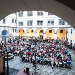Čakovec: U sklopu Ljeta u gradu Zrinskih u atriju starog grada predstava Cabaret preko veze