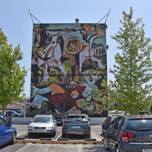 Mural Picassove slike 'Silovanje Sabinjanki' na Verudi