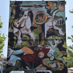 Mural Picassove slike 'Silovanje Sabinjanki' na Verudi