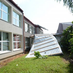 Pitomača: Olujni vjetar iščupao kompletno krovište školske dvorane