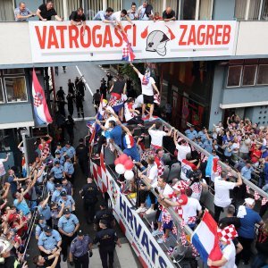 Hrvatski nogometaši u panoramskom autobusu