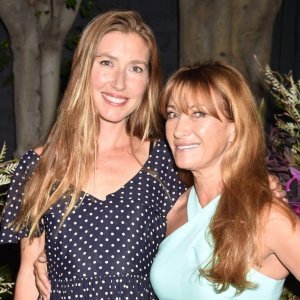 Jane Seymour i Katherine Flynn