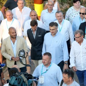 Premijer Andrej Plenković i drugi državni dužnosnici na polufinalnom meču ATP turinira