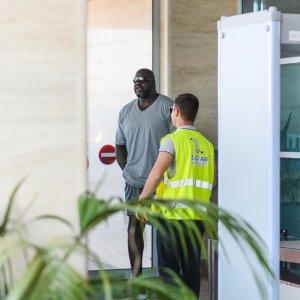 Bivši NBA košarkaš Shaquille O'Neal sletio u zračnu luku Zadar