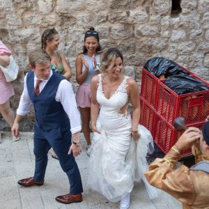 Dubrovnik: Veselo na Stradunu povodom vjenčanja para iz inozemstva