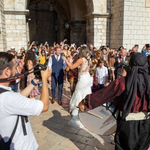 Dubrovnik: Veselo na Stradunu povodom vjenčanja para iz inozemstva