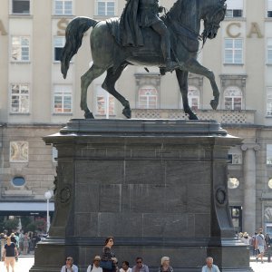 Zagrepčani i turisti pokušavaju se na različite načine zaštiti od vrućine