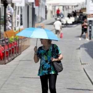 Zagrepčani i turisti pokušavaju se na različite načine zaštiti od vrućine