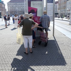 Zagrepčani i turisti pokušavaju se na različite načine zaštiti od vrućine