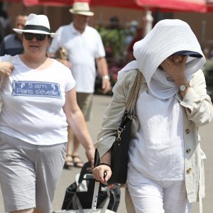 Zagrepčani i turisti pokušavaju se na različite načine zaštiti od vrućine