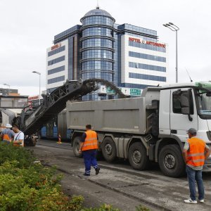 Radovi na južnom kolniku Zagrebačke avenije u smjeru grada