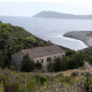 Vis military tour