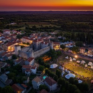 Svetvinčenat: Viteške borbe na Srednjovjekovnom festivalu oduševile posjetitelje (1)