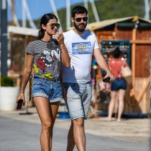 Mate Rimac i Katarina Lovrić na komiškoj rivi