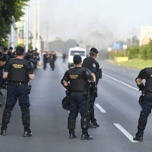 Policija dočekuje navijače