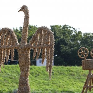 Skulpture od slame na Ljetu na Savi