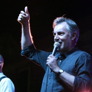 Miroslav Škoro održao koncert pred prepunim trgom Rudina u Primoštenu