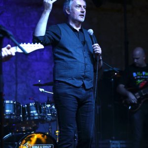 Miroslav Škoro održao koncert pred prepunim trgom Rudina u Primoštenu