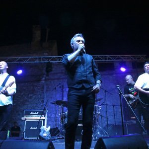 Miroslav Škoro održao koncert pred prepunim trgom Rudina u Primoštenu