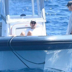 Leonardo DiCaprio i Camila Morrone krstare obalom sa Seanom Pennom i njegovom novom djevojkom Leilom George