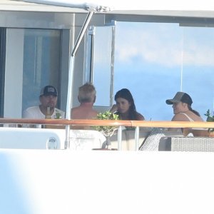 Leonardo DiCaprio i Camila Morrone krstare obalom sa Seanom Pennom i njegovom novom djevojkom Leilom George