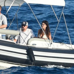 Leonardo DiCaprio i Camila Morrone krstare obalom sa Seanom Pennom i njegovom novom djevojkom Leilom George