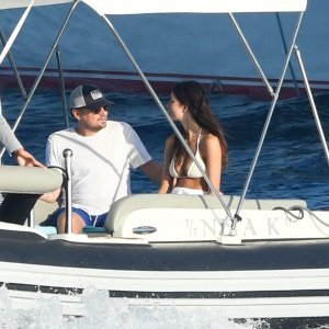 Leonardo DiCaprio i Camila Morrone krstare obalom sa Seanom Pennom i njegovom novom djevojkom Leilom George
