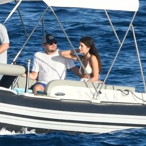 Leonardo DiCaprio i Camila Morrone krstare obalom sa Seanom Pennom i njegovom novom djevojkom Leilom George