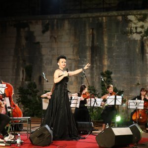 Mali Brijuni: Amira Medunjanin održala koncert u kazalištu Ulysses