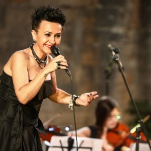 Mali Brijuni: Amira Medunjanin održala koncert u kazalištu Ulysses