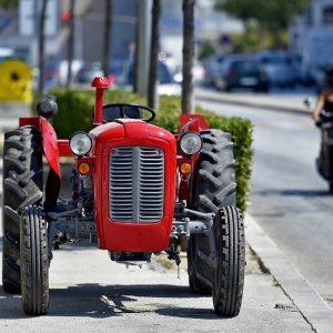 Traktor u Vukovarskoj ulici u Splitu