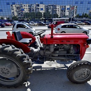 Traktor u Vukovarskoj ulici u Splitu