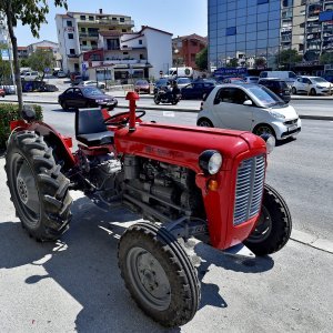 Traktor u Vukovarskoj ulici u Splitu