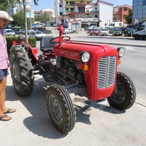 Traktor u Vukovarskoj ulici u Splitu