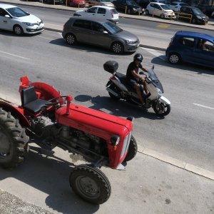 Traktor u Vukovarskoj ulici u Splitu