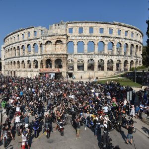 Pula: Tisuće motorista sudjelovalo u defileu povodom 25. godišnjice Croatia Bike Weeka